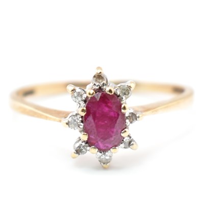 Lot 225 - HALLMARKED 9CT GOLD RUBY & DIAMOND CLUSTER RING