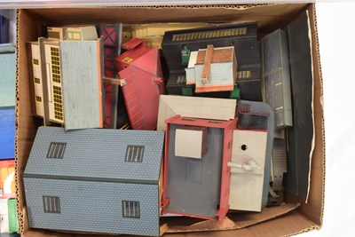 Lot 140 - MODEL RAILWAY - LARGE COLLECTION OF HORNBY DUBLO & MORE