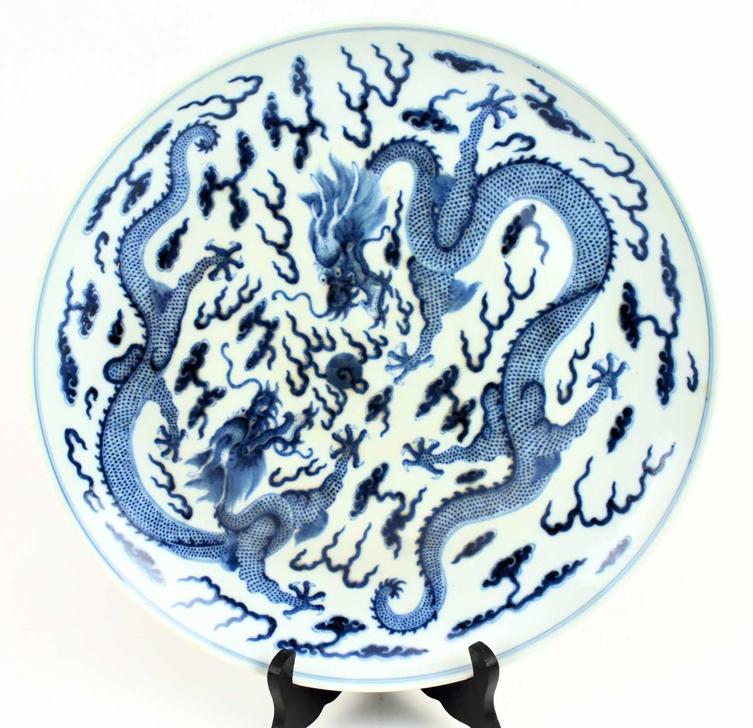 Lot 10 - LARGE QING DYNASTY GUANGXU BLUE AND WHITE 'DRAGON' CHARGER 清 光绪青花龙纹大盘