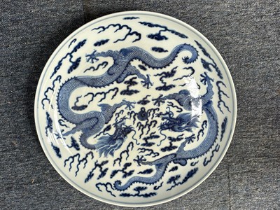 Lot 10 - LARGE QING DYNASTY GUANGXU BLUE AND WHITE 'DRAGON' CHARGER 清 光绪青花龙纹大盘