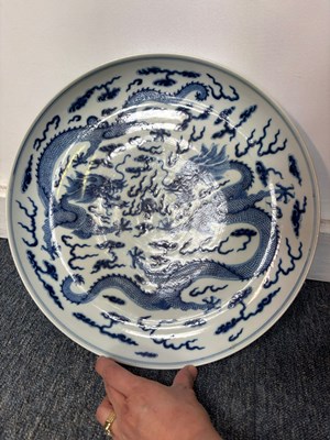 Lot 10 - LARGE QING DYNASTY GUANGXU BLUE AND WHITE 'DRAGON' CHARGER 清 光绪青花龙纹大盘