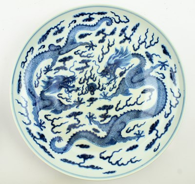 Lot 10 - LARGE QING DYNASTY GUANGXU BLUE AND WHITE 'DRAGON' CHARGER 清 光绪青花龙纹大盘