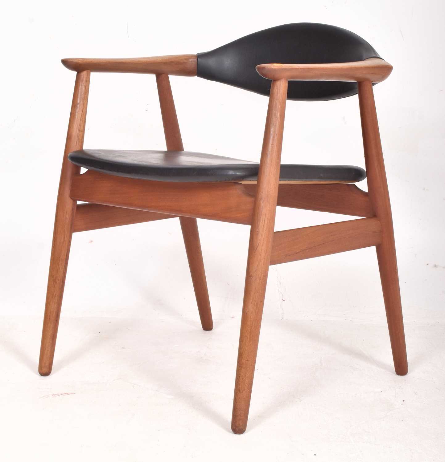 Lot 75 - ERIK KIRKEGAARD FOR GLOSTRUP - DANISH DESIGN TEAK & VINYL UPHOLSTERED ARMCHAIR