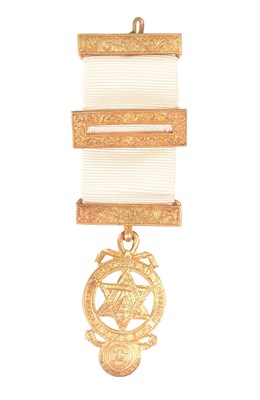 Lot 124 - VINTAGE GOLD PLATED MASONIC ARCH COMPANIONS BREAST JEWEL