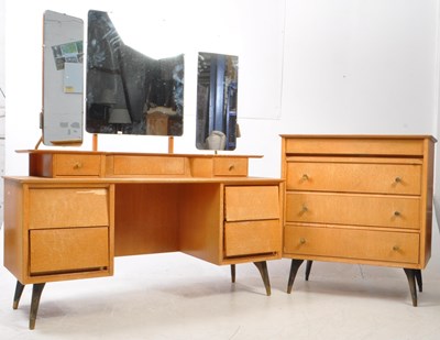 Lot 562 - AUSTINSUITE - MID CENTURY OAK DRESSING TABLE & CHEST OF DRAWERS