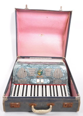 Lot 426 - GALANTI ITALIAN ACCORDION WITH CASE