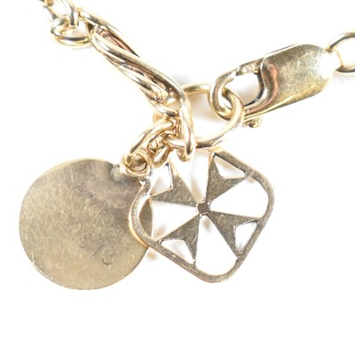 Lot 148 - 9CT GOLD CHAIN BRACELET WITH HALLMARKED 9CT GOLD MALTESE CROSS CHARM
