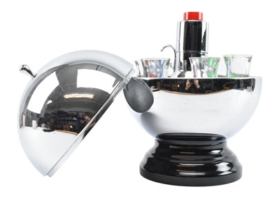 Lot 4 - MID 20TH CENTURY 1950S CHROME GLOBE COCKTAIL SET