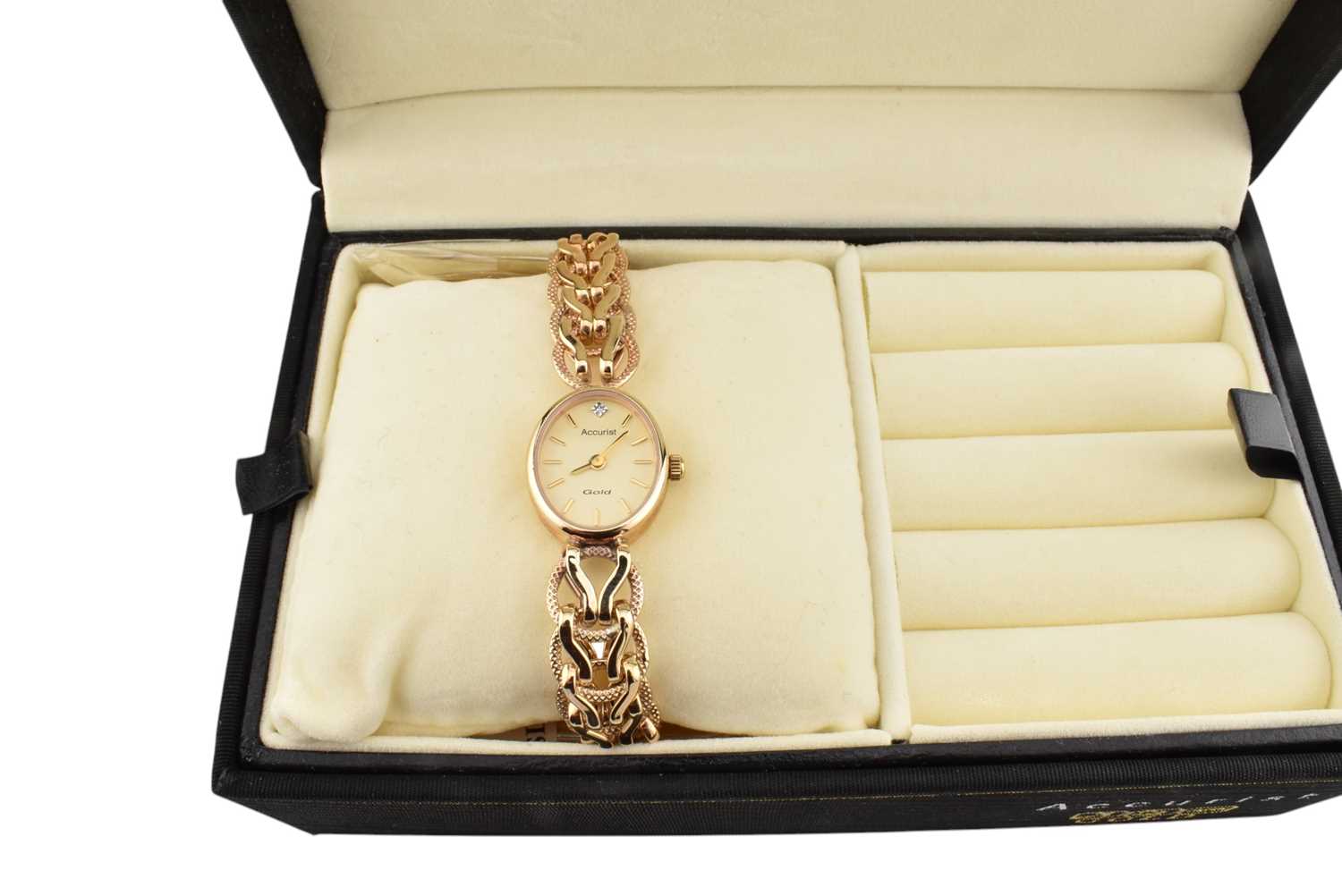 Lot 332 - 9CT GOLD ACCURIST WRISTWATCH