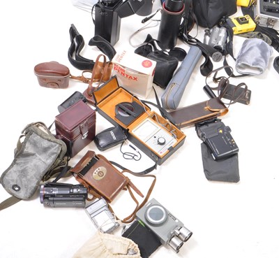 Lot 288 - LARGE COLLECTION OF LATE 20TH / 21ST CENTURY CAMERA BODIES, LENSES, ETC