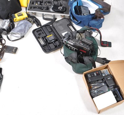 Lot 288 - LARGE COLLECTION OF LATE 20TH / 21ST CENTURY CAMERA BODIES, LENSES, ETC