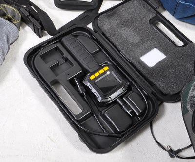 Lot 288 - LARGE COLLECTION OF LATE 20TH / 21ST CENTURY CAMERA BODIES, LENSES, ETC
