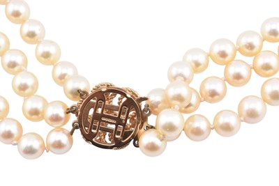 Lot 417 - THREE STRAND PEARL NECKLACE WITH A HALLMARKED 9CT GOLD CLASP