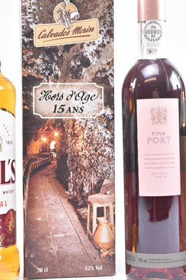 Lot 168 - SIX BOTTLES OF BELLS WHISKY, JACK DANIELS WHISKEY, CHIANTI WINE & CALVADOS MORIN