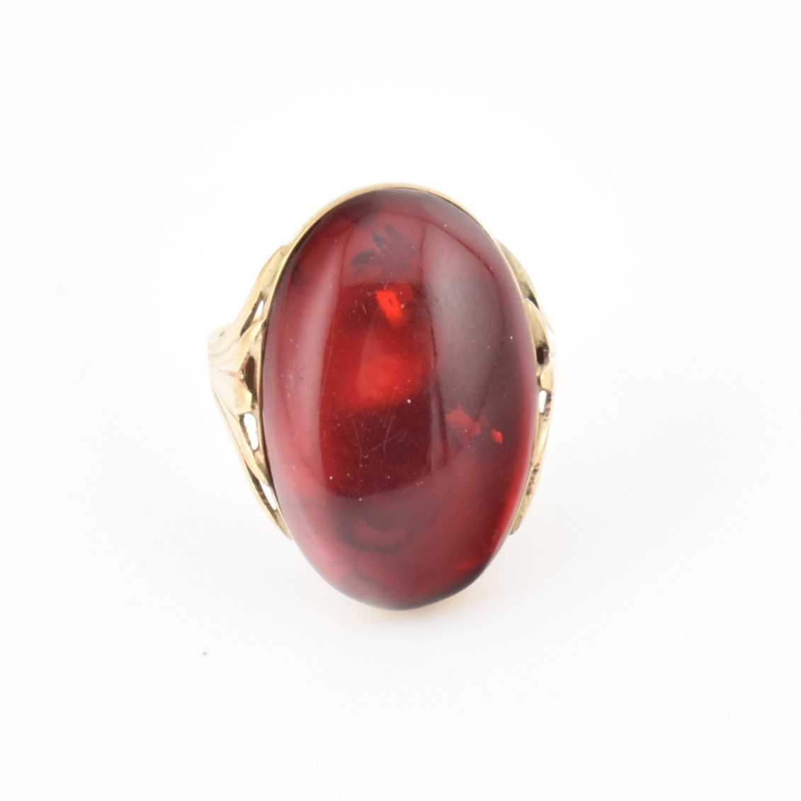 Lot 371 - GOLD & RED AMBER CABOCHON RING