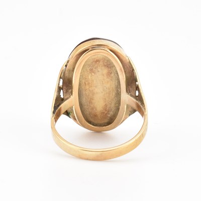 Lot 371 - GOLD & RED AMBER CABOCHON RING