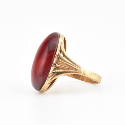 Lot 371 - GOLD & RED AMBER CABOCHON RING