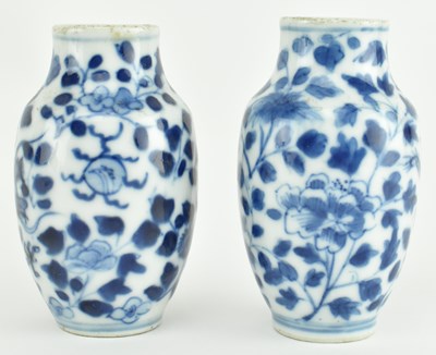 Lot 7 - PAIR OF BLUE AND WHITE MINIATURE DRAGON VASE 青花龙纹小瓶一对