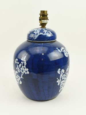 Lot 187 - 20TH CENTURY BLUE AND WHITE PRUNUS JAR LAMP BASE 二十世纪青花冰梅罐灯座