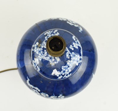 Lot 187 - 20TH CENTURY BLUE AND WHITE PRUNUS JAR LAMP BASE 二十世纪青花冰梅罐灯座