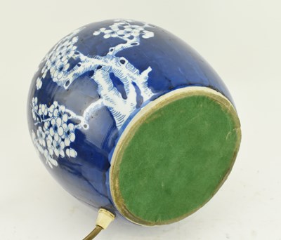 Lot 187 - 20TH CENTURY BLUE AND WHITE PRUNUS JAR LAMP BASE 二十世纪青花冰梅罐灯座