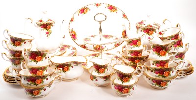 Lot 140 - ROYAL ALBERT - OLD COUNTRY ROSES - TEA / COFFEE & DINNER SERVICE