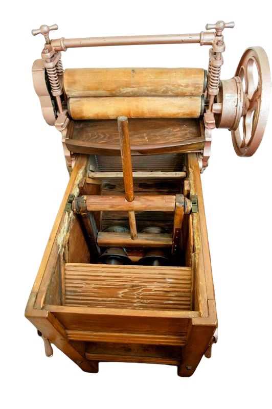 Lot 36 - EARLY 20TH CENTURY WASHING MACHINE