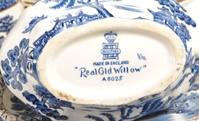 Lot 104 - 20TH CENTURY BOOTHS REAL OLD WILLOW TEA SERVICE WITH DOULTON PLATES