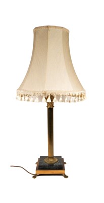 Lot 756 - 20TH CENTURY GILT BRASS & MARBLE CORINTHIAN TABLE LAMP