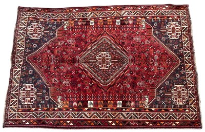 Lot 544 - EARLY 20TH CENTURY SOUTH WEST PERSIAN QASHGAI FLOOR CARPET RUG