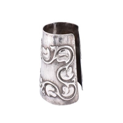 Lot 24 - AN ARTS & CRAFTS WHITE METAL CUFF BANGLE