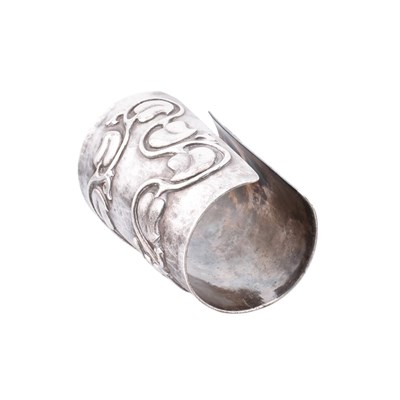 Lot 24 - AN ARTS & CRAFTS WHITE METAL CUFF BANGLE