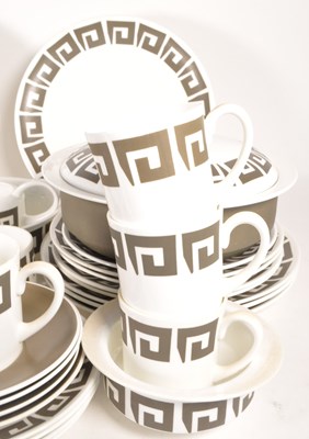 Lot 444 - WEDGWOOD - LATE 20TH CENTURY SUSIE COOPER "KEYSTONE" DINNER SERVICE