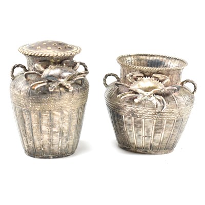 Lot 16 - CHINESE SILVER BASKET PEPPERETTE & TABLE SALT BASKET - ZE WO SHANGHAI