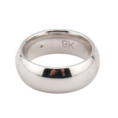 Lot 379 - HAQLLMARKED 9CT WHITE GOLD BAND RING