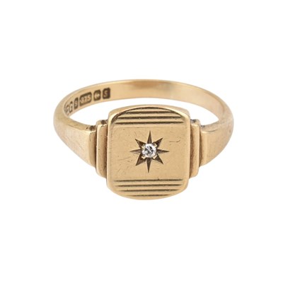 Lot 369 - HALLMARKED 9CT GOLD & DIAMOND SIGNET RING