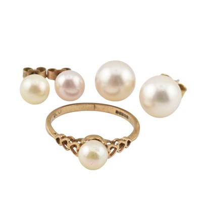 Lot 374 - 9CT GOLD & PEARL RING & PEARL STUD EARRINGS