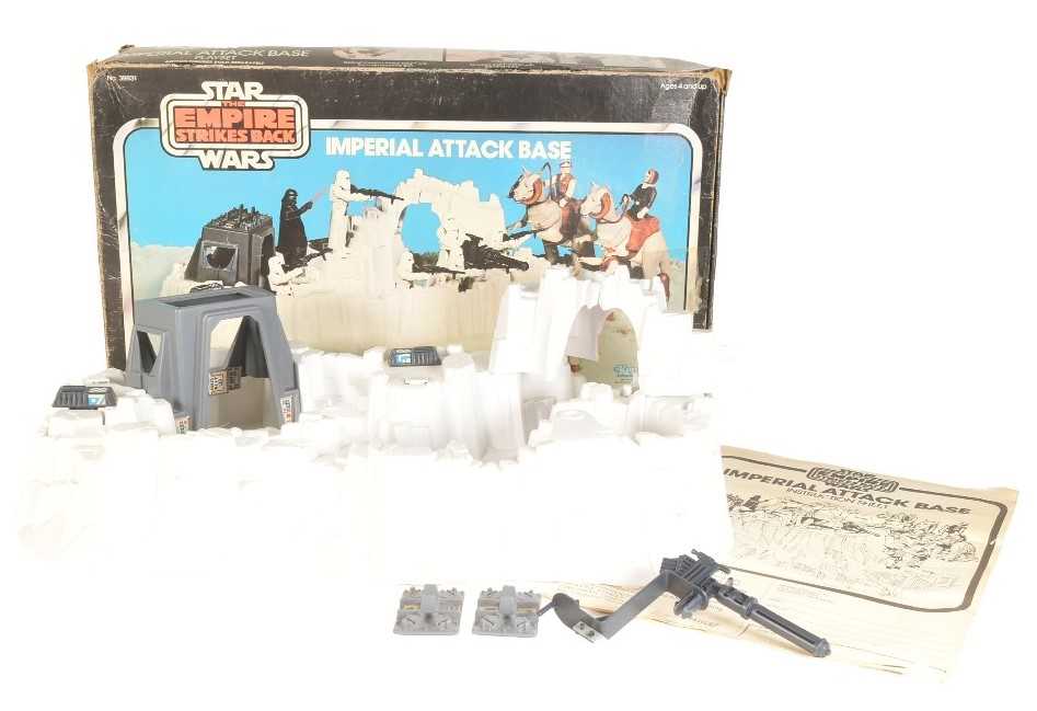 Lot 25 - STAR WARS - VINTAGE KENNER 'IMPERIAL ATTACK BASE' PLAYSET