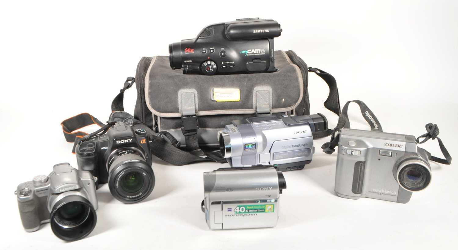 Lot 490 - COLLECTION OF DIGITAL CAMERAS & HANDYCAMS