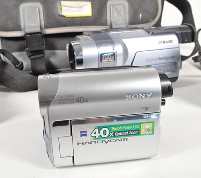 Lot 490 - COLLECTION OF DIGITAL CAMERAS & HANDYCAMS