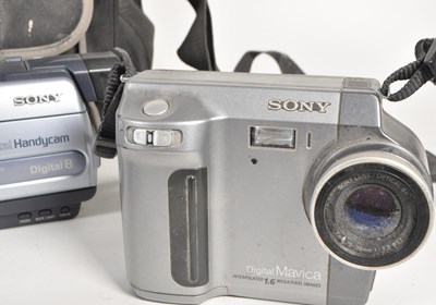 Lot 490 - COLLECTION OF DIGITAL CAMERAS & HANDYCAMS