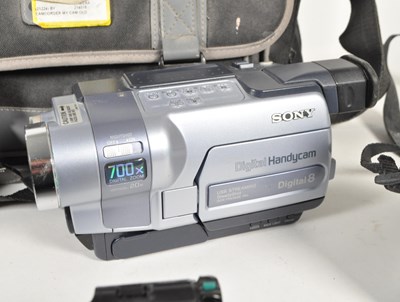 Lot 490 - COLLECTION OF DIGITAL CAMERAS & HANDYCAMS