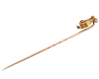 Lot 104 - CONTINENTAL GOLD GEM SET LYRE SHAPED STICK PIN