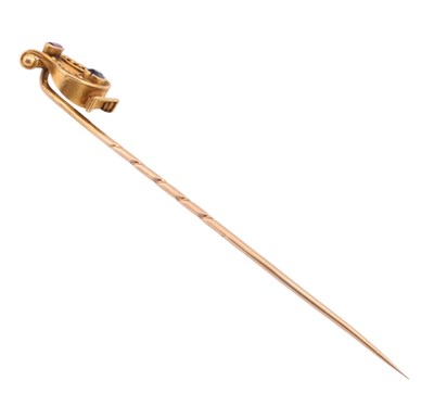 Lot 104 - CONTINENTAL GOLD GEM SET LYRE SHAPED STICK PIN