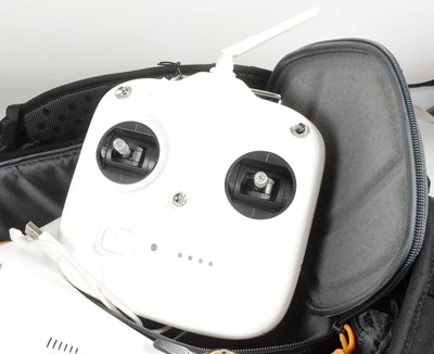 Lot 400 - DRONES - DJI PHANTOM 3 ARIEL DRONE VEHICLE WITH CASE