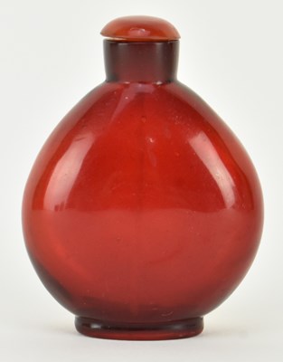 Lot 195 - QING DYNASTY RUBY RED GLASS SNUFF BOTTLE 清 宝石红料鼻烟壶