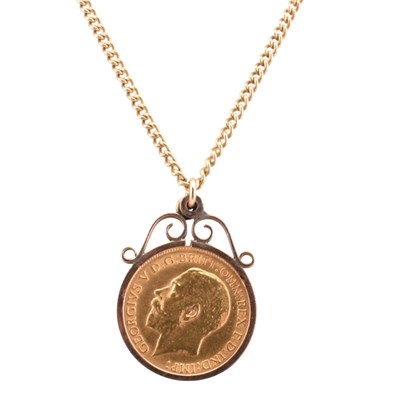 Lot 155 - GEORGE V 1913 HALF SOVEREIGN PENDANT NECKLACE