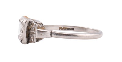 Lot 92 - ART DECO PLATINUM & DIAMOND RING