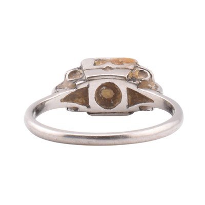 Lot 92 - ART DECO PLATINUM & DIAMOND RING