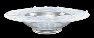 Lot 594 - MANNER OF LALIQUE - AN ART DECO OPAQUE GLASS SPARROW BOWL